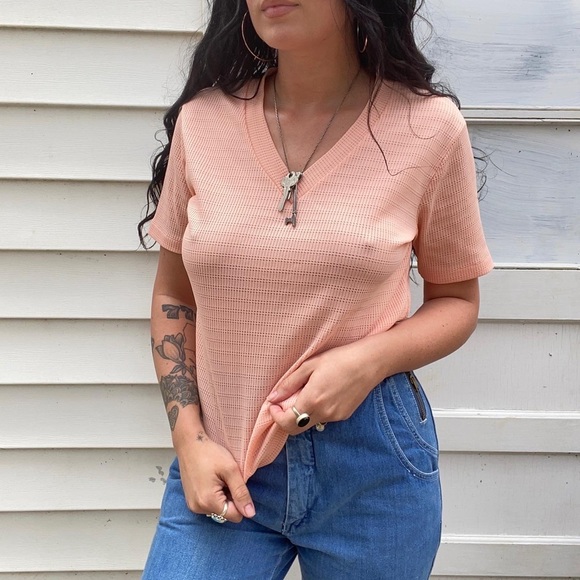 Vintage Tops - SOLD 1970s PEACH TONE SINGLE STITCH V NECK TEE SHIRT